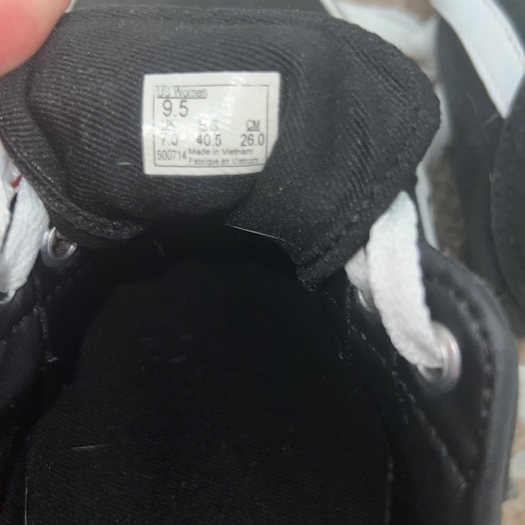 Black vans - Picture 4 of 4